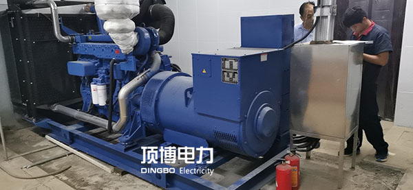 注意!柴油发电机上或周围的灰尘、泥土和异物也是引起火灾或机组过热的原因